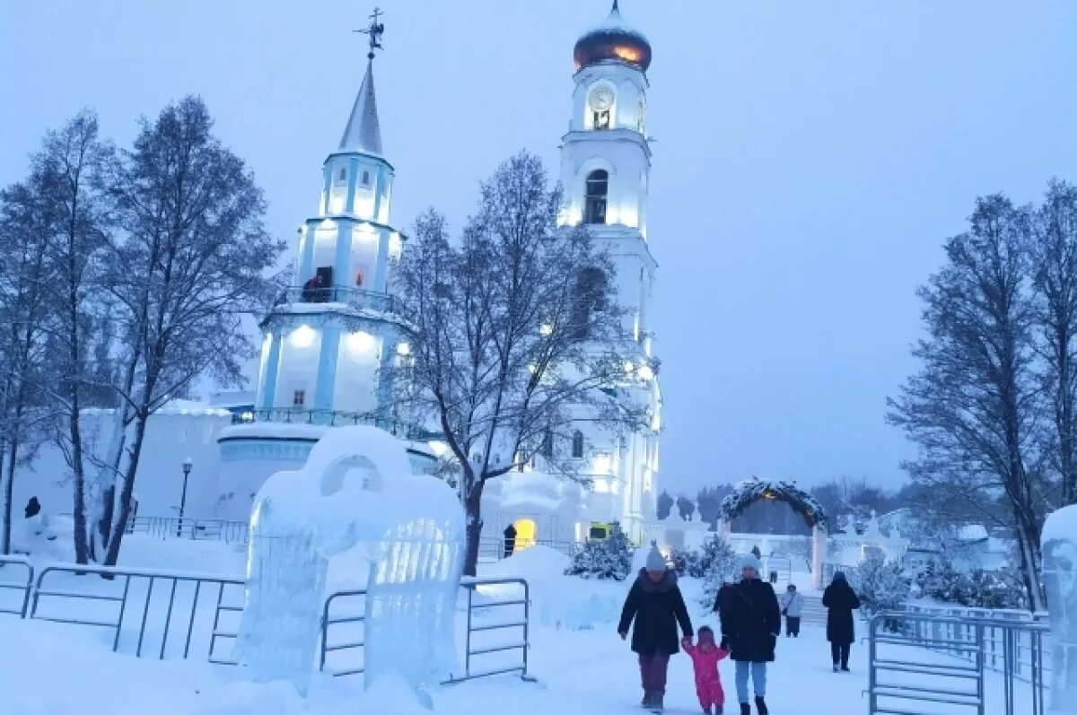    Из-за рождественского фестиваля к Раифскому монастырю образовалась пробка