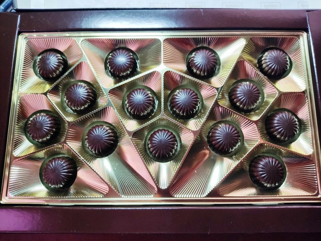 Кто придумал делать такие вставки-вкладыши, чтобы конфет казалось много?