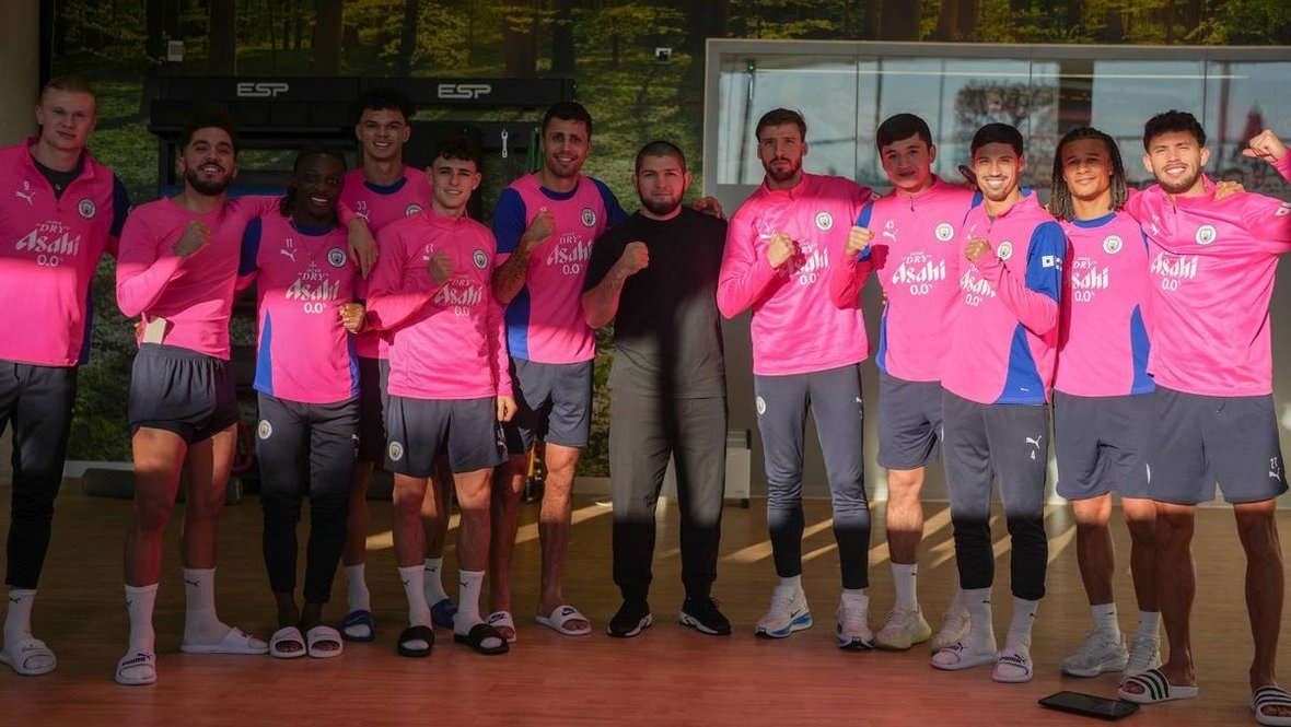    Хабиб Нурмагомедов встретился с футболистами «Манчестер Сити». соцсети