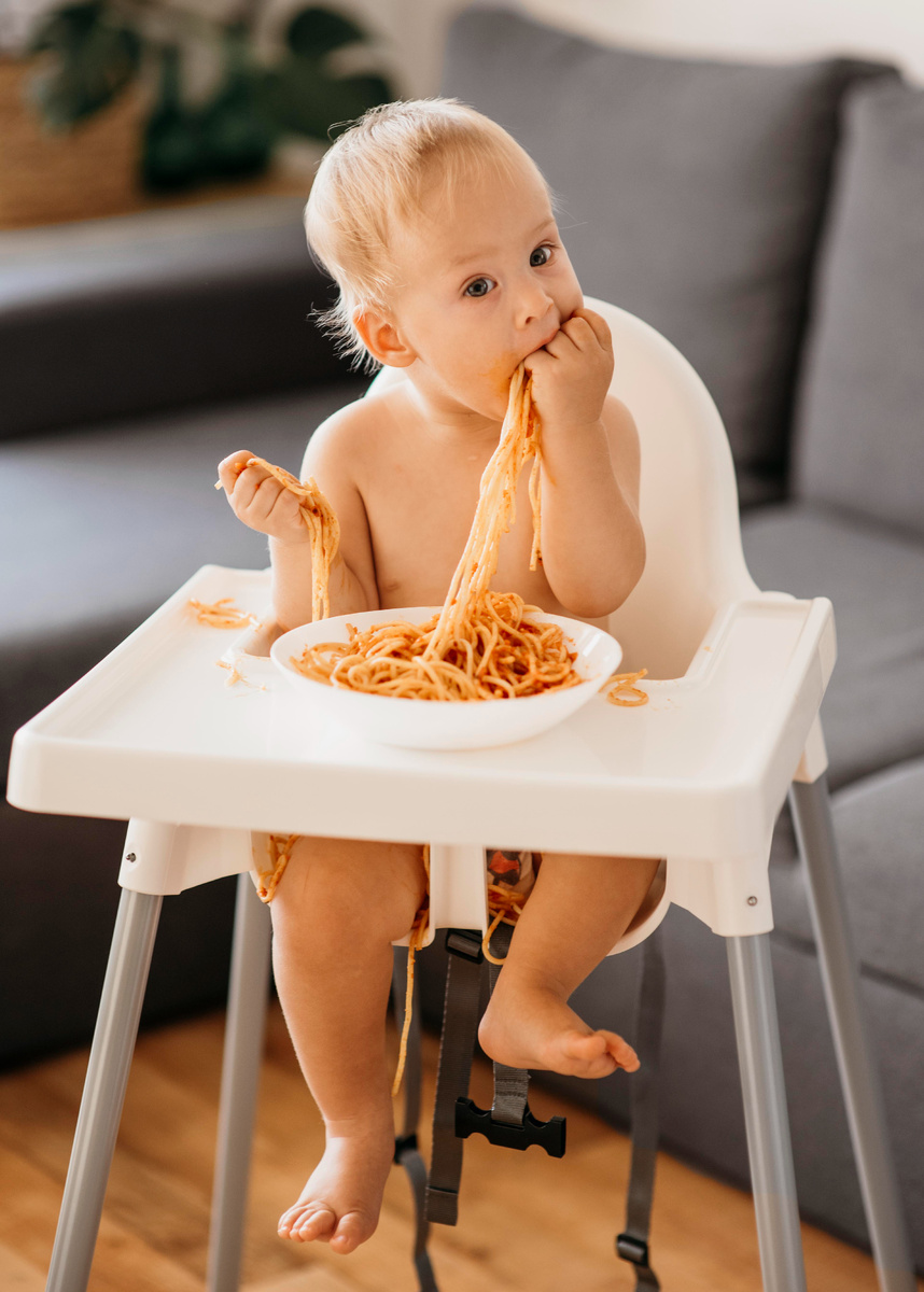 <a href="https://ru.freepik.com/free-photo/baby-boy-playing-with-pasta-his-highchair_10952824.htm#fromView=search&page=1&position=17&uuid=06e5e188-9100-43c8-afb5-67262f0fbdda&query=%D0%BC%D0%BB%D0%B0%D0%B4%D0%B5%D0%BD%D0%B5%D1%86+%D1%81+%D0%B5%D0%B4%D0%BE%D0%B9?log-in=google">Изображение от freepik</a>