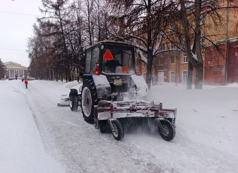    Горячие линии по уборке снега работают в Кемерове. Фото: Кемдор