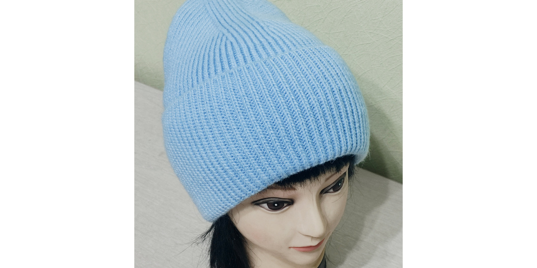 МК Шапка Бини с макушкой из двух цельновязанных клиньев