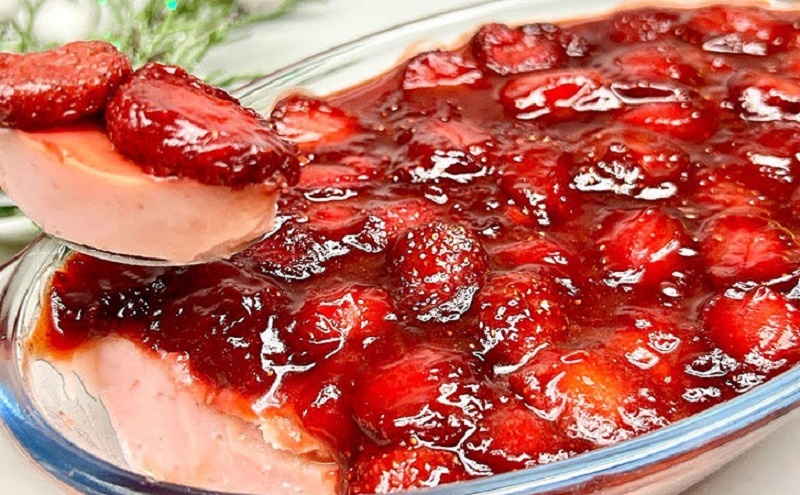 Как приготовить нежнейший клубничный десерт без духовки и желатина: кусочек лета в зимние холодные вечера