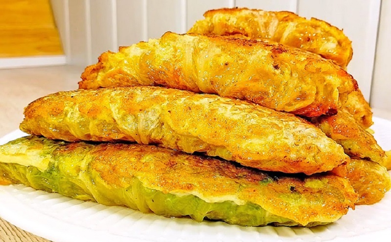 Чебуреки без теста: нежные рулетики в листьях пекинской капусты для уютного семейного ужина