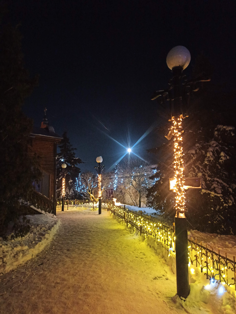 На территории монастыря 