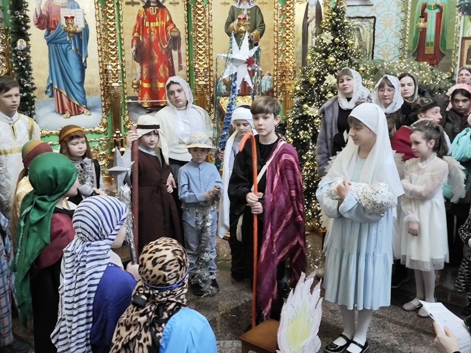    Воспитанники воскресной школы Луганска поставили рождественский спектакль Александра АНТОНОВА