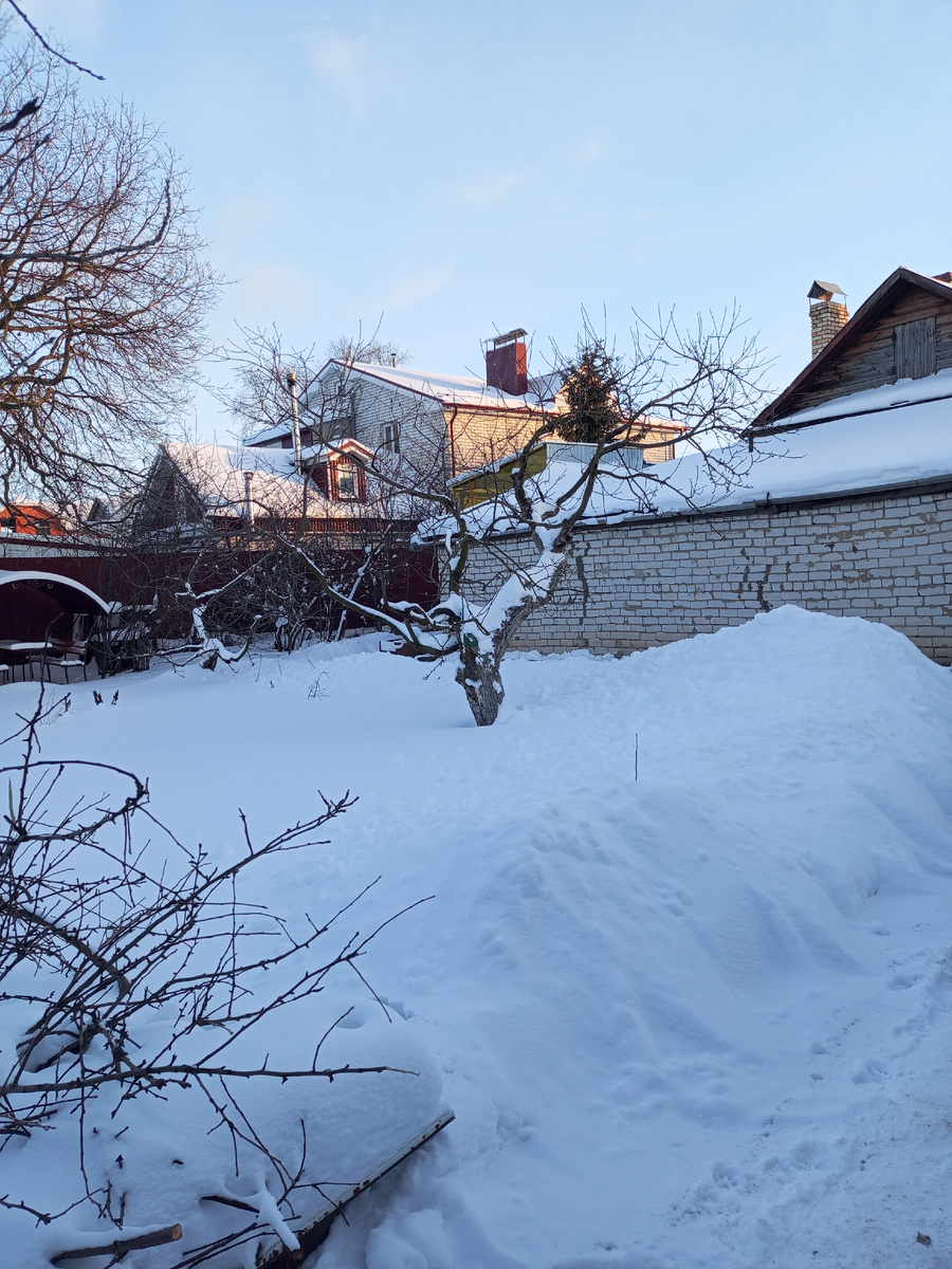 Вчера погода была тихая спокойная, солнышко