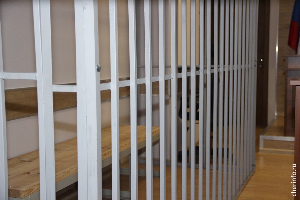    60-летний местный житель обвиняется в мошенничестве в особо крупном размере и в преднамеренном банкротстве.