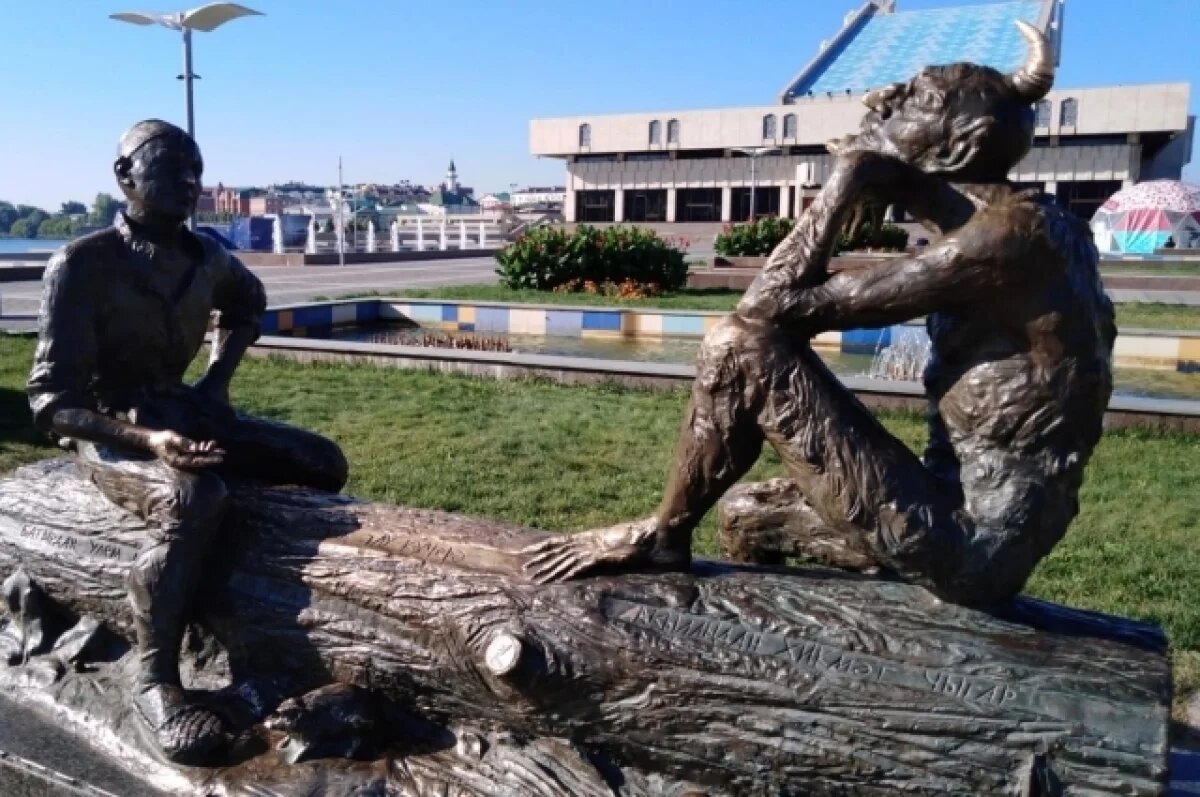    Первой жертвой троллинга стал магазин «Казанские подарки», вынужденный выплатить компенсацию за продажу сувениров с изображением лесного духа.