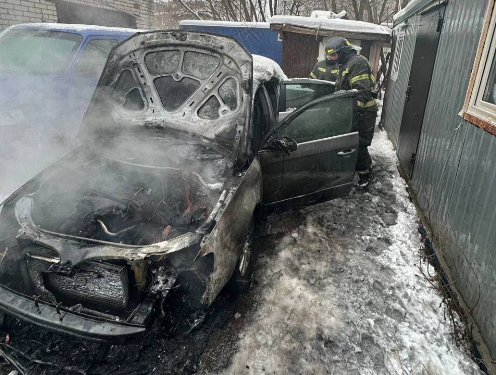    На месте работали 4 единицы спецтехники и 15 сотрудников чрезвычайного ведомства