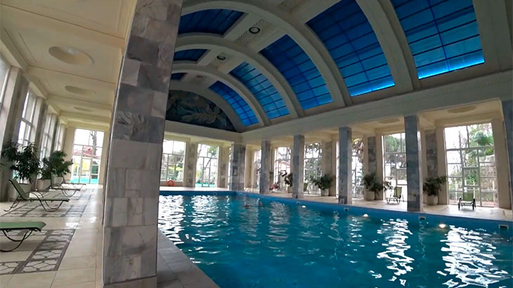 Крытый бассейн санатория "Металлург".