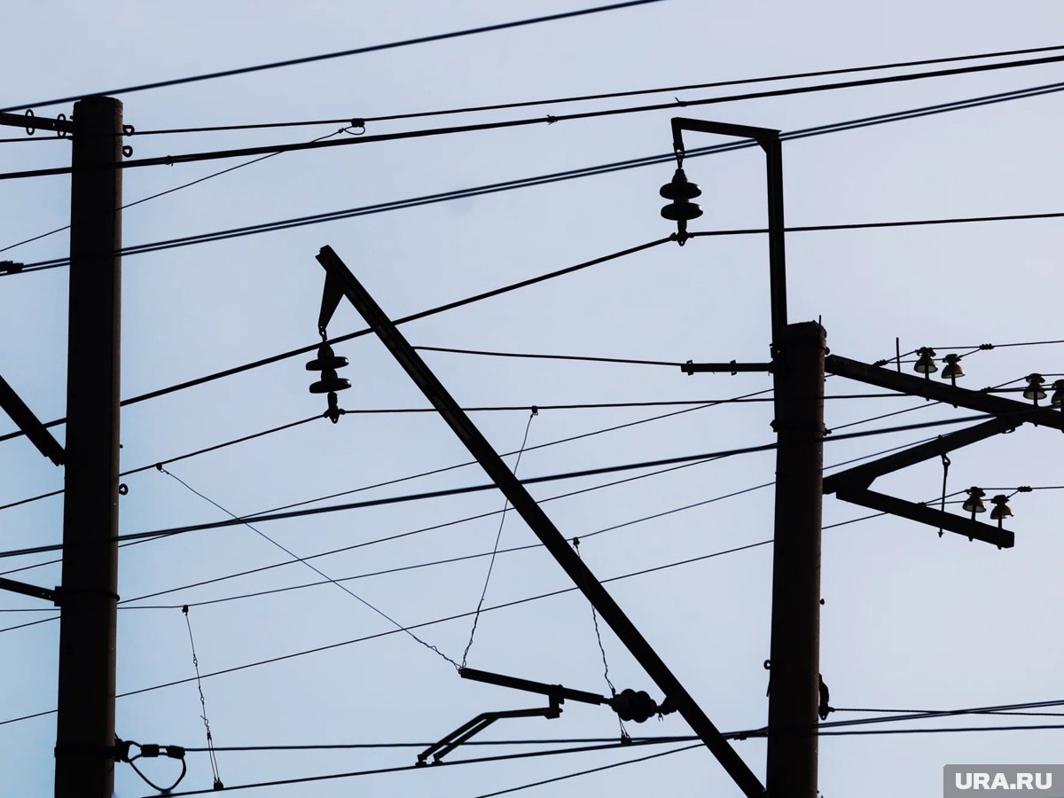     Чтобы обеспечить людей электричеством, в Рождество пришлось доставлять в села мощные генераторы