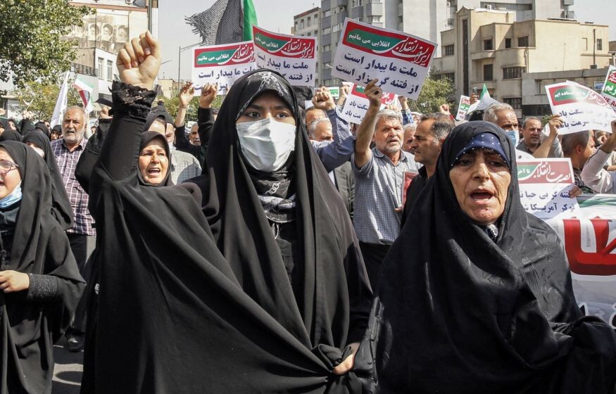    Иран на пороге гражданской войны, протесты набирают силу. Захвачено два города. Есть погибшие