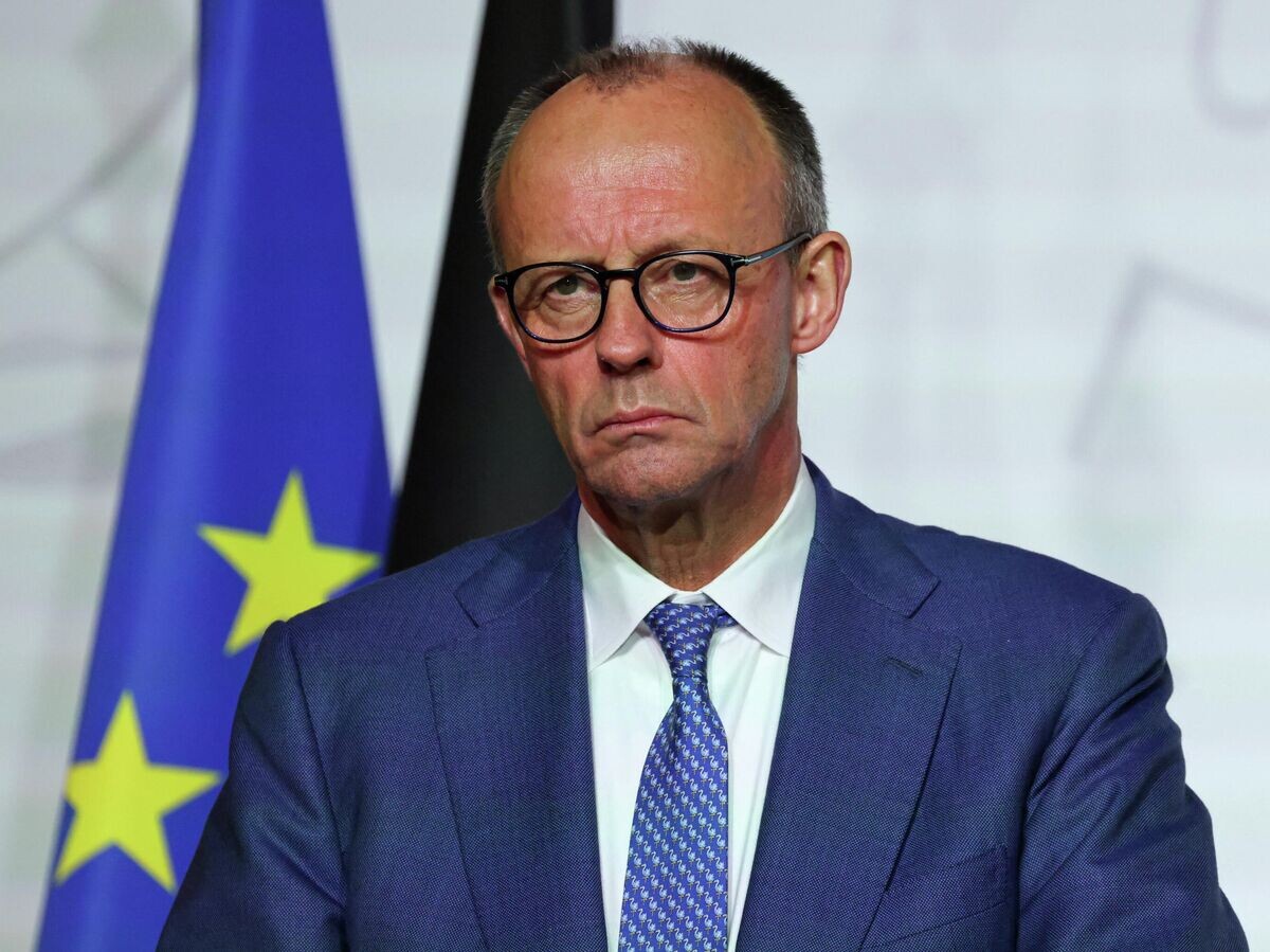    Канцлер Германии Фридрих Мерц на пресс-конференции по итогам встречи "коалиции желающих" в Париже | © REUTERS / LUDOVIC MARIN