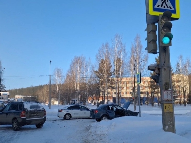     ДТП в Новоуральске. Фото: пресс-служба Госавтоинспекции Свердловской области
