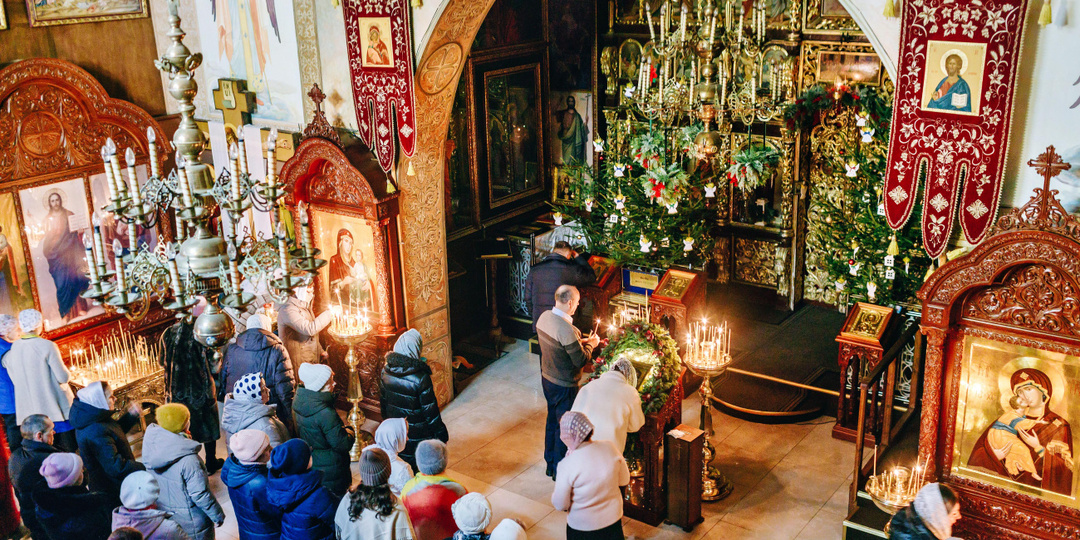 Рождественская ночь в Старом храме: Более 100 бобруйчан встретили праздник в Николо-Софийском храме