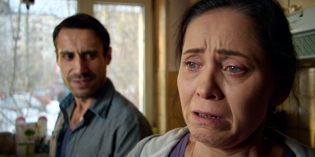 – Восьмое марта я буду отмечать с другой! А ты как хочешь! – усмехнулся муж, не замечая камеру в углу