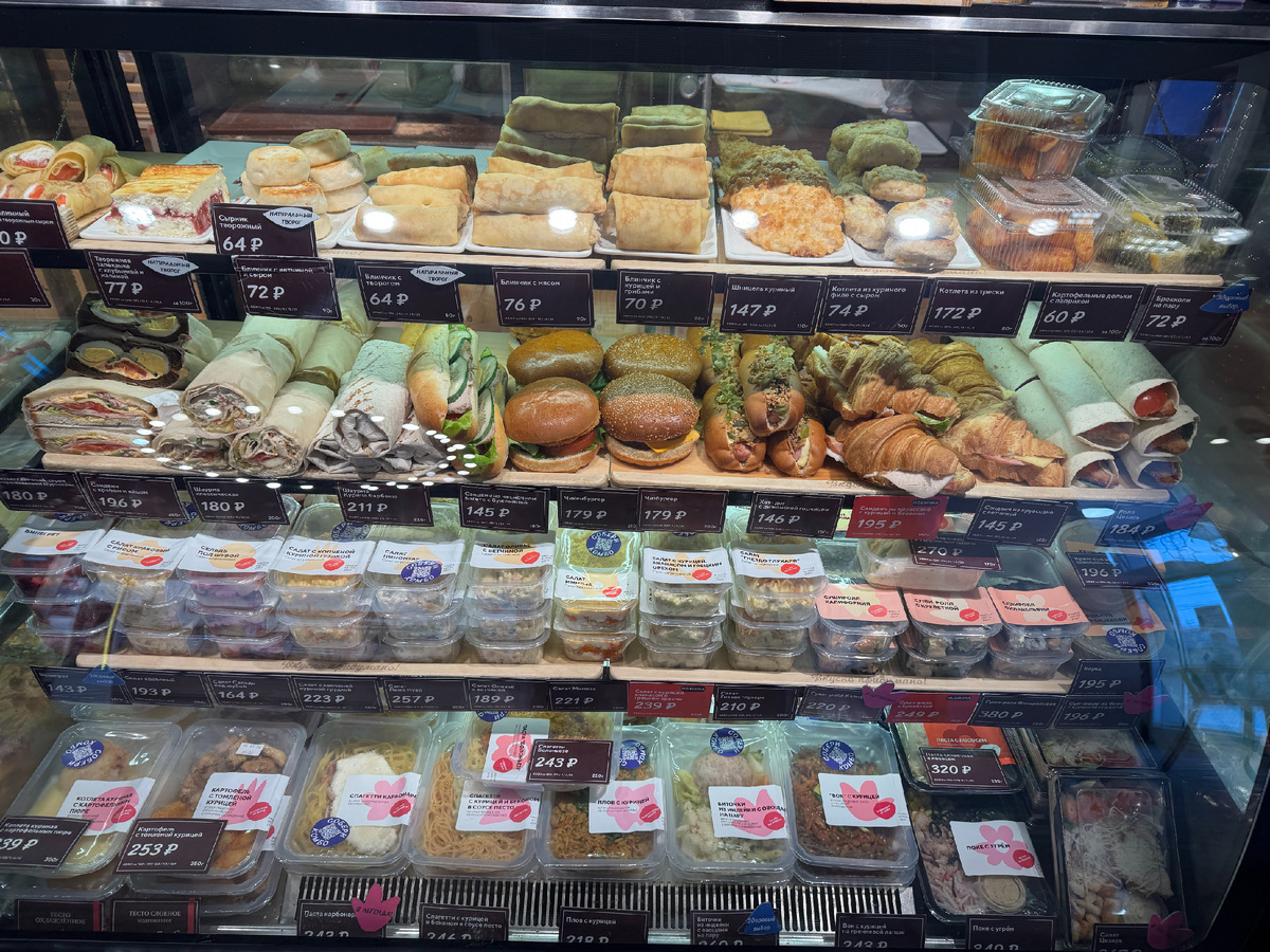 Блинчики, Салаты, круассаны,, сырники, сэндвичи и многое другое!