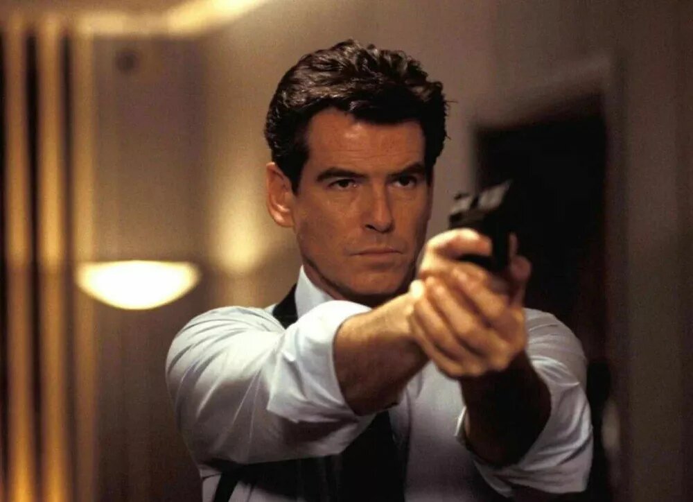    Пирс Броснан часами гримировался ради роли – о чем его новый фильм