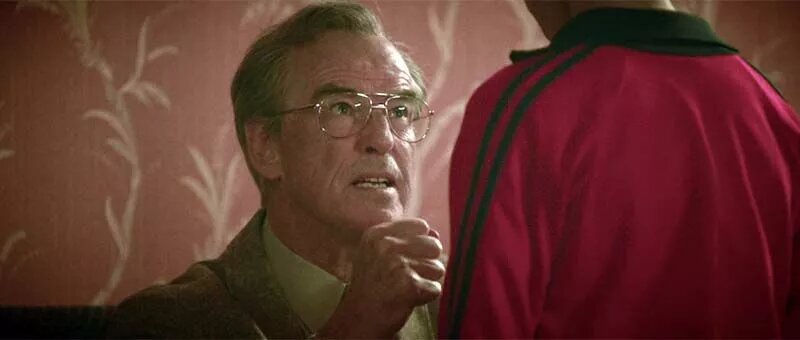 Пирс Броснан в “Гигант”📷
