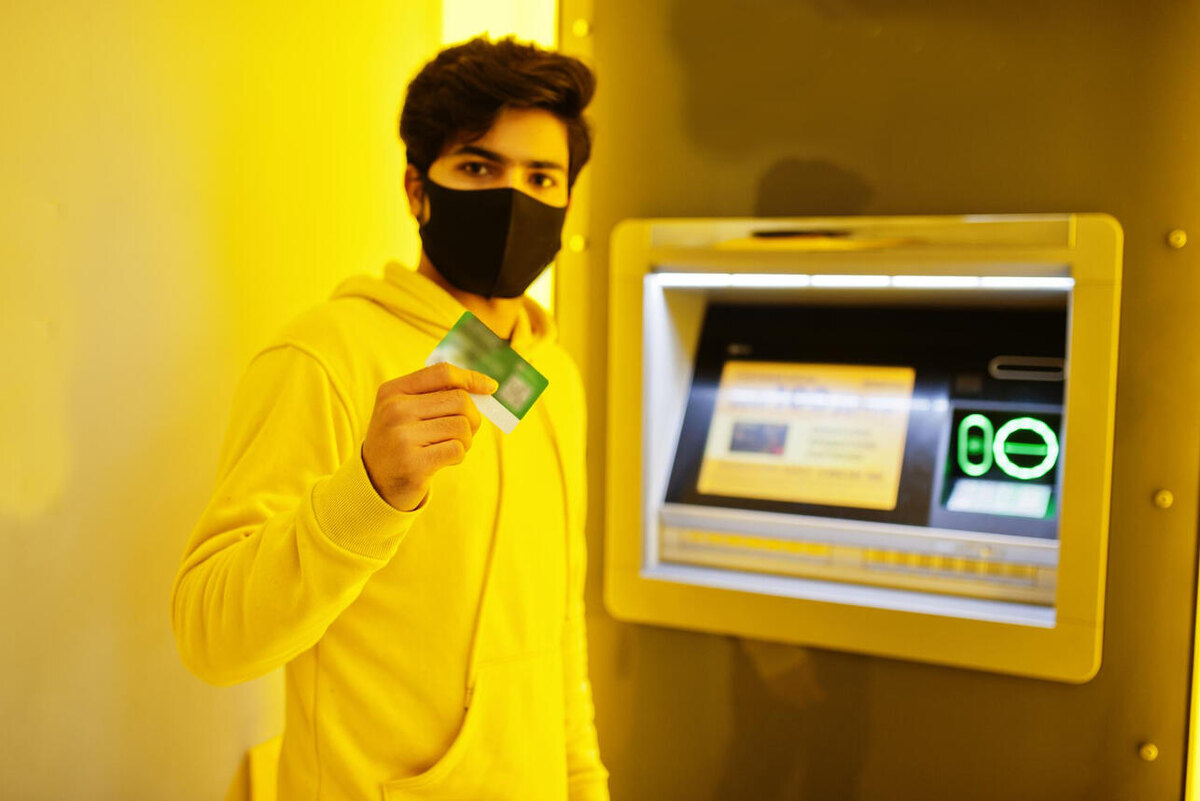    Мошенники. @asphotofamily/freepik.com