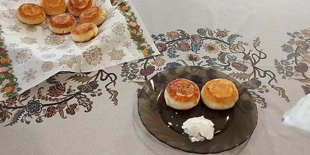 Идеальный рецепт сырников на завтрак, получаются всегда очень вкусные и нежные.