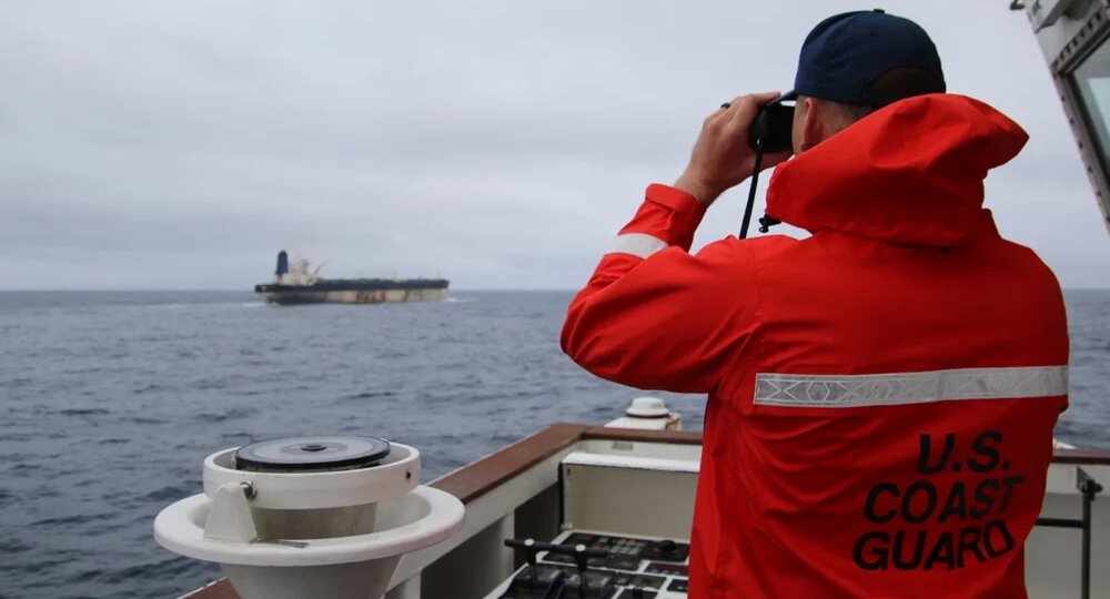 «Трамп попер катком на нас»: в России ответили на захват танкера с флагом РФ