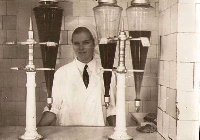 В таких емостях красивых в СССР продавали натуральные соки