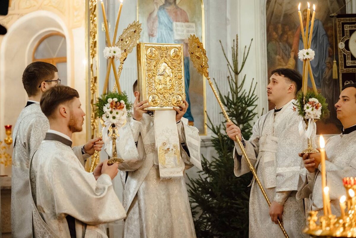    Губернатор поздравил курян с Рождеством Христовым