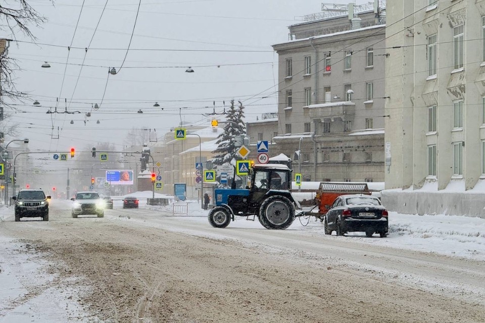    С улиц Петербурга вывезли 27 тысяч кубометров снега за сутки. Фото: t.me/razumishkin