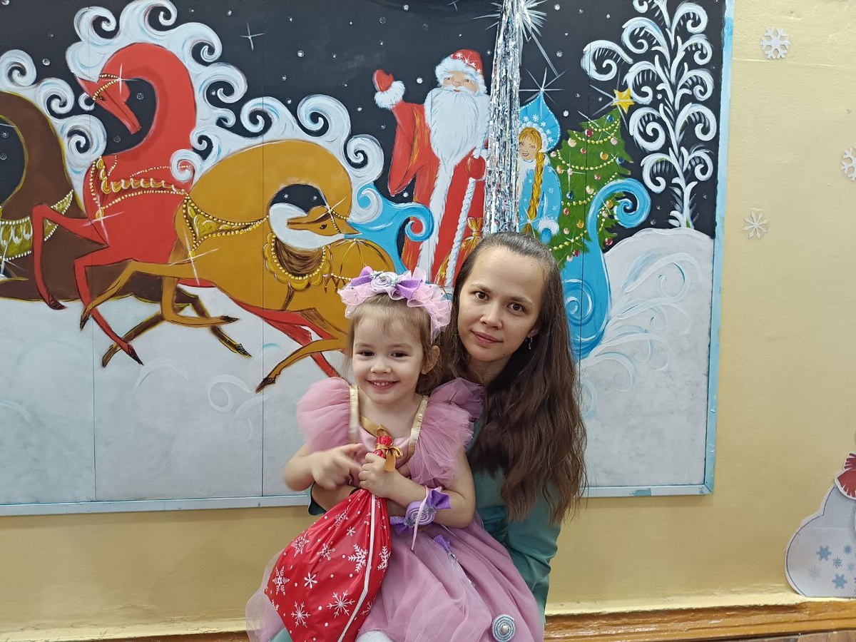 С новогодние подарком 