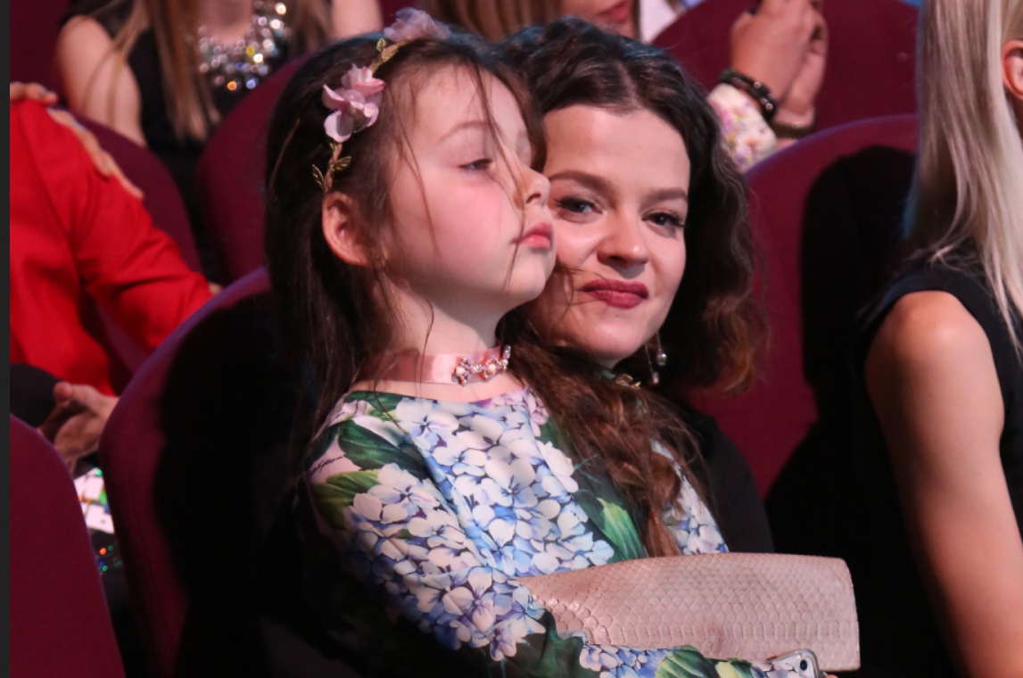 Ангелина Миончинская с дочерью Александрой. Фото Бориса Кудрявова.