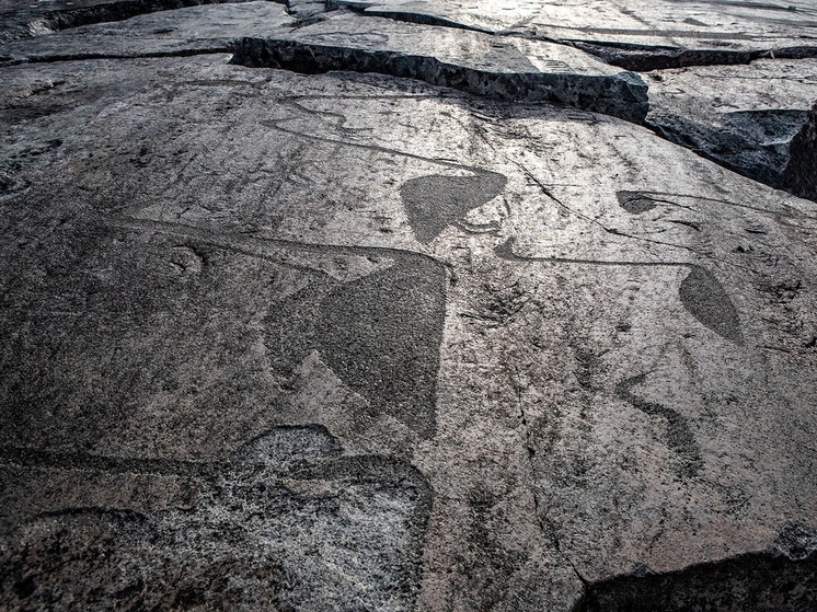 Детальные фото петроглифов Бесова носа