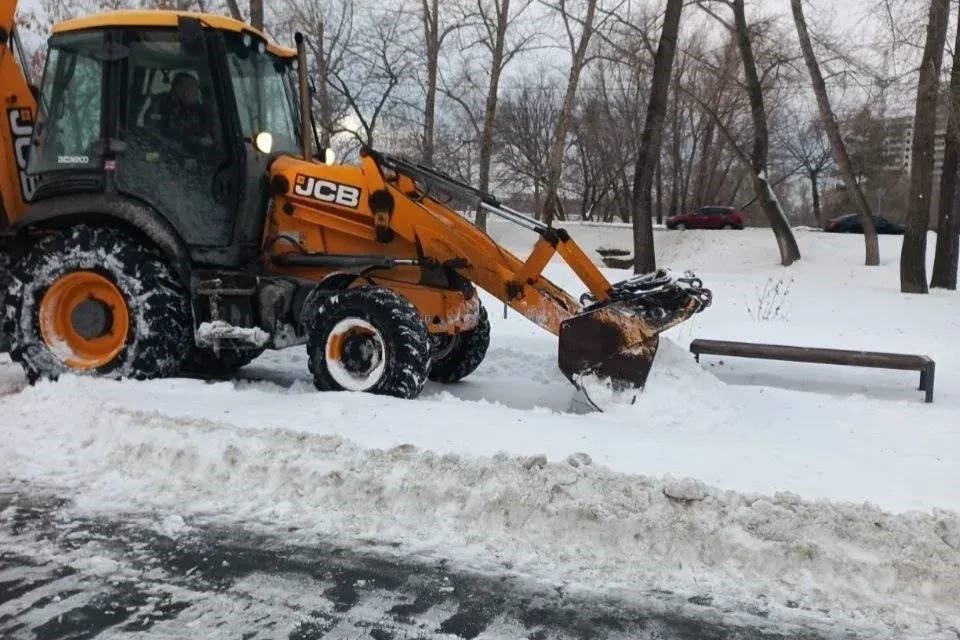    За последние 24 часа с городских улиц вывезено около 8,5 тысяч кубометров снега. Официальный сайт администрации Оренбурга