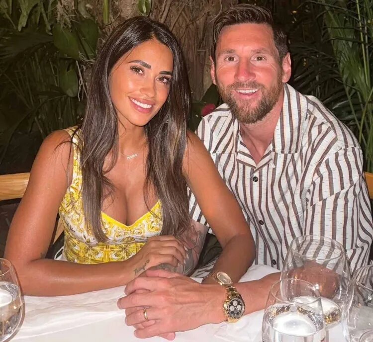    Лионель Месси с женой Антонеллой Рокуццо / Источник фото: соцсети Лионеля Месси