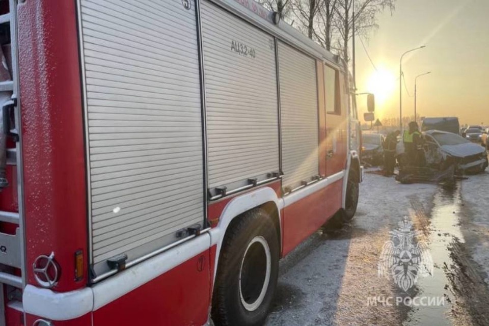    Легковушки столкнулись на дороге под Гатчиной. Фото: t.me/gumchslo