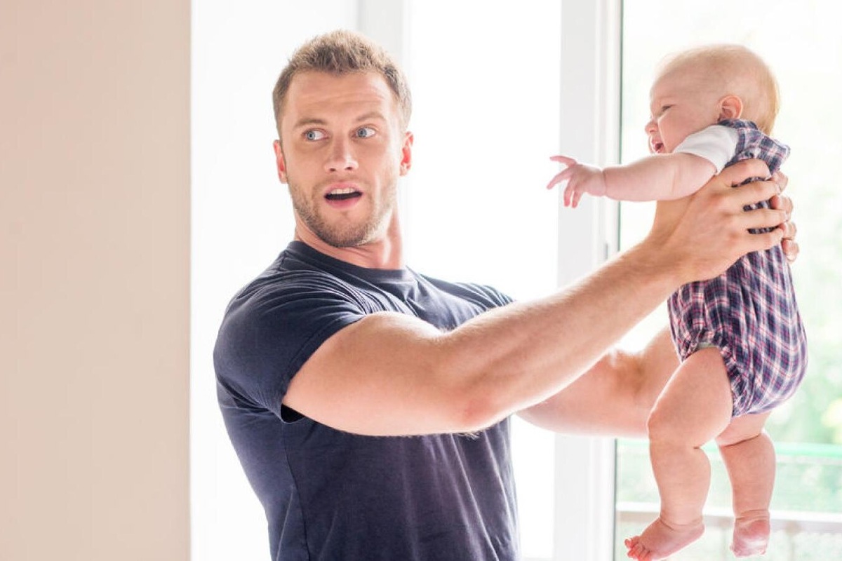     Почему мужчины ревнуют жену к ребёнку — и как с этим справиться