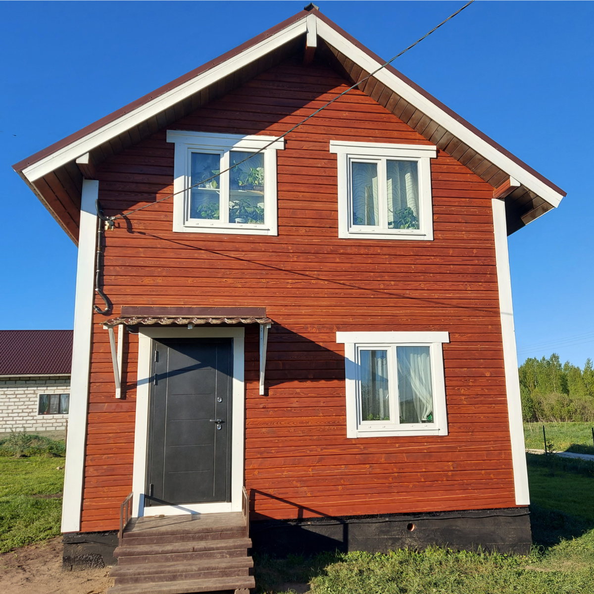 Фасад данного дома стоит более 6 лет почти в том же виде.