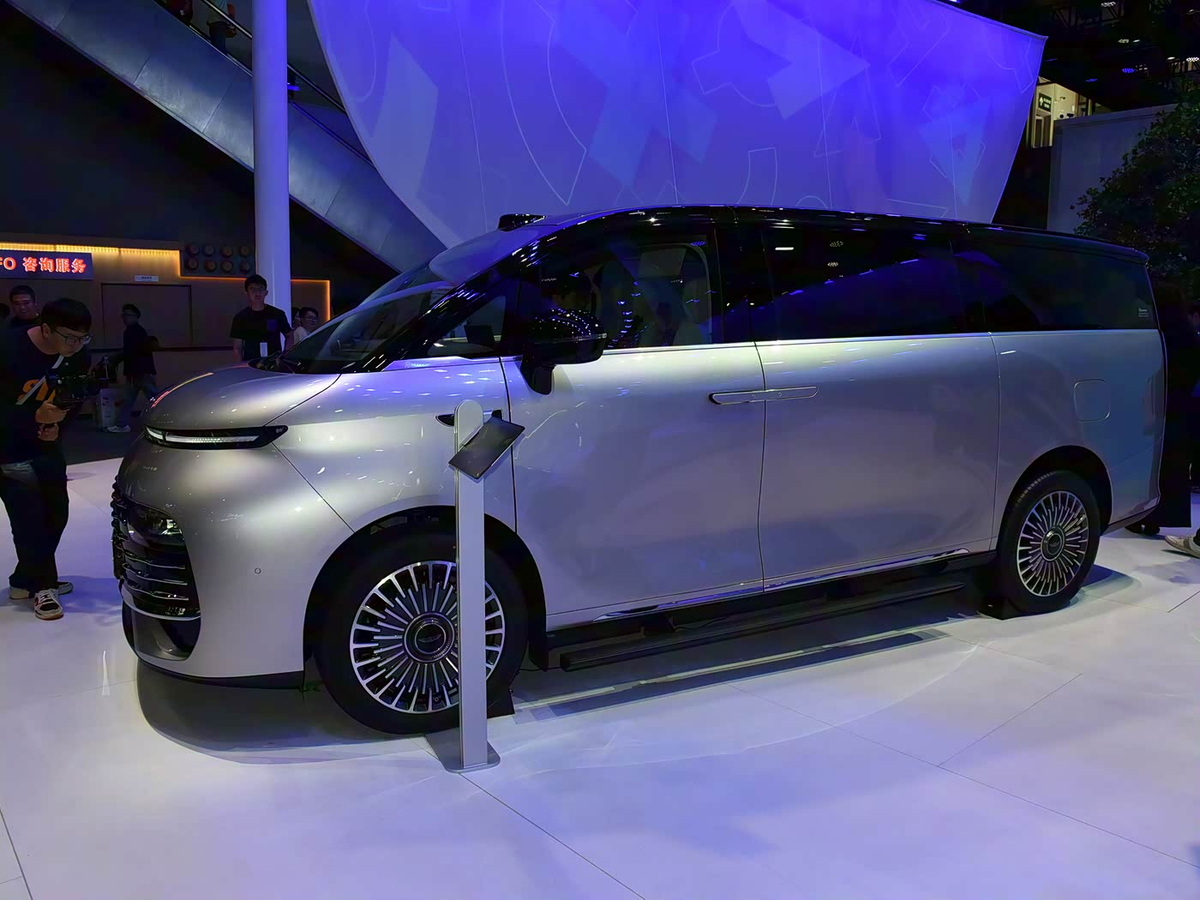 Большой автомобиль представлен с вполне разумной стоимостью (на домашнем рынке)