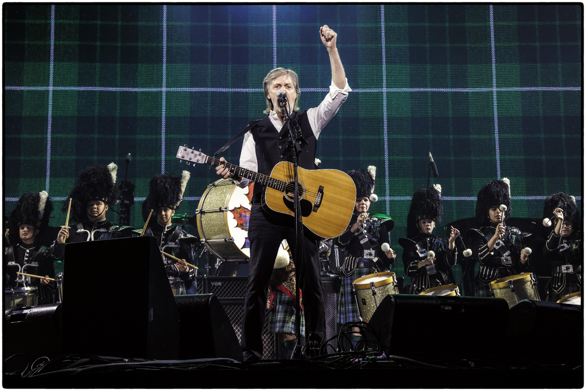 Пол и Paris Port Dover Pipe Band. Гамильтон (21.11.2025). Фото: MJ Kim