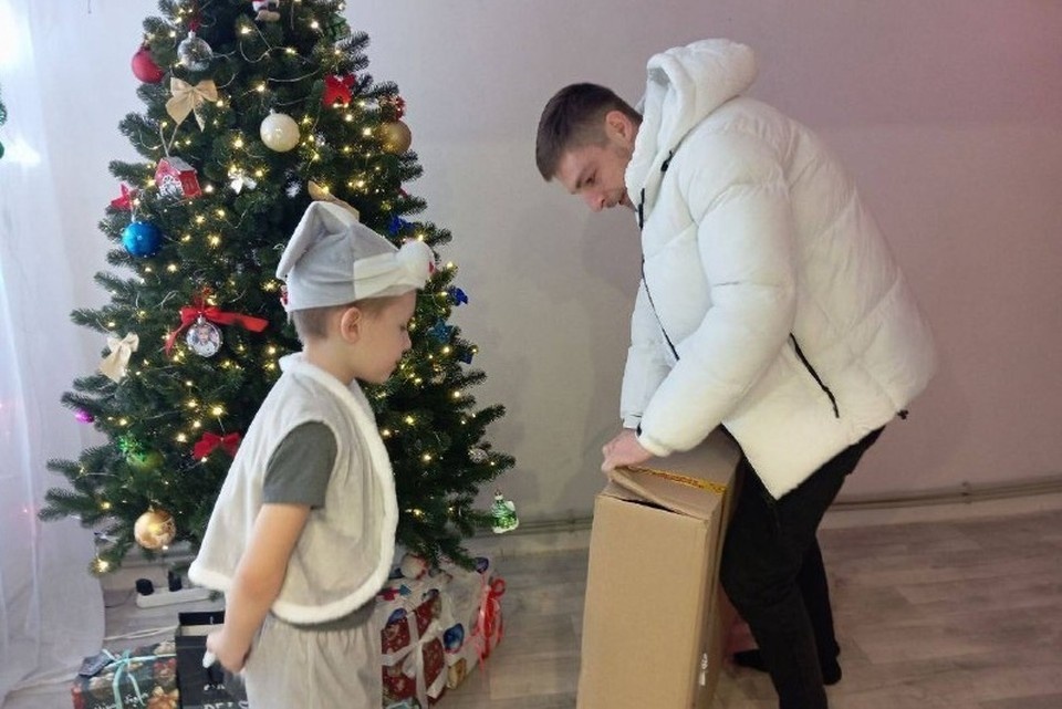    Мечта ребенка сбылась - Кирилл получил в подарок велосипед. Фото: ТГ/Волошин