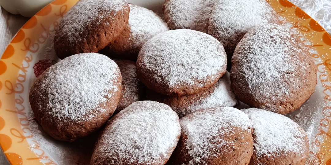 Быстрое печенье к чаю: долго остаётся мягким, начинка не вытекает, а тесто мягкое, послушное и не липнет к рукам