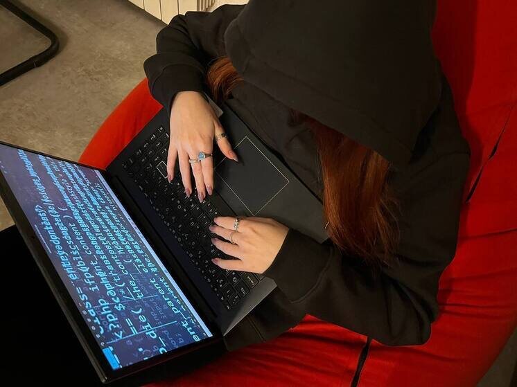     Мошенники создают поддельные сайты юристов. Фото: архив МК в Питере