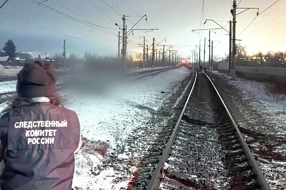    Место гибели Максима и двоих детей - они совсем немного не дошли до дома. / Иркутский районный следственный отдел на транспорте СК.