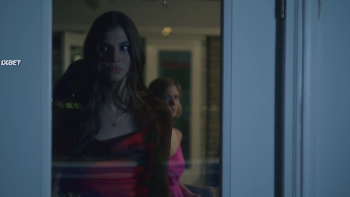 Кадр из фильма "Убийца в белом халате". Здесь и дальше скриншоты автора.