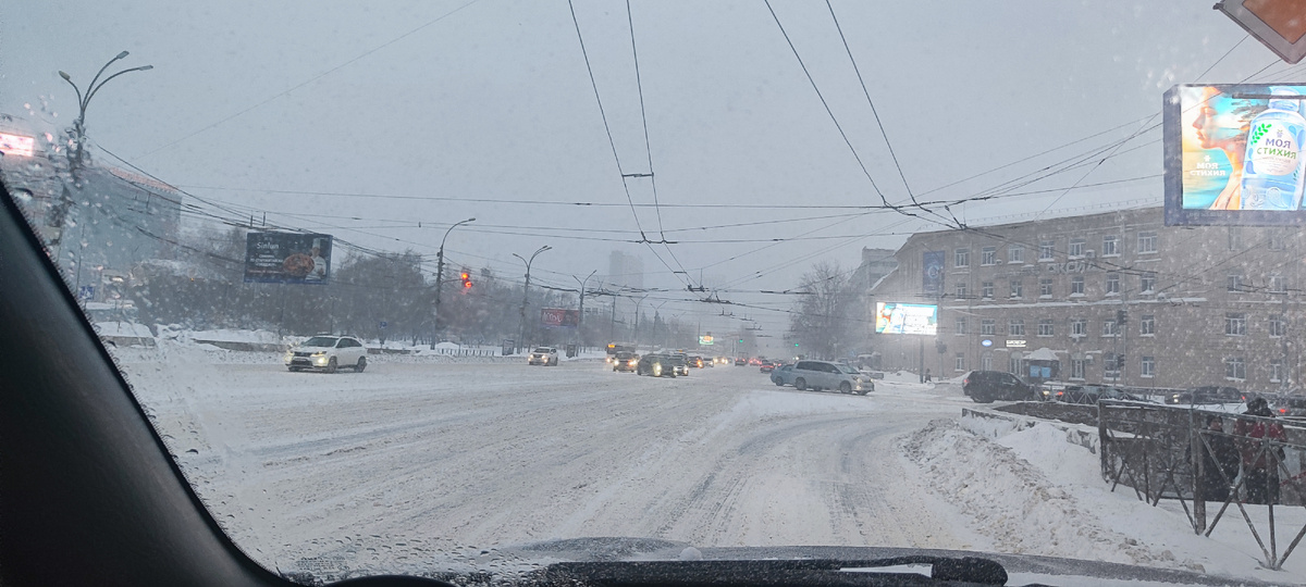 Пл. Пименова. Метель, плохая видимость, снежные заносы. 