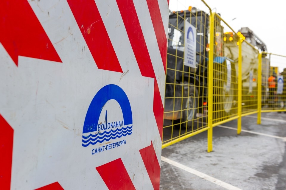    На Арцеуловской аллее устранили засор. Олег ЗОЛОТО