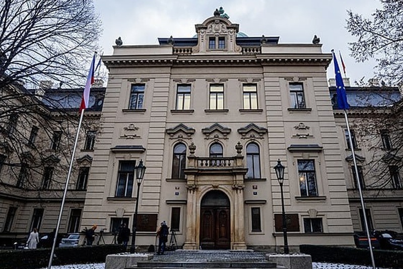    В Чехии перед зданием правительства и с других госучреждений сняли флаг Украины