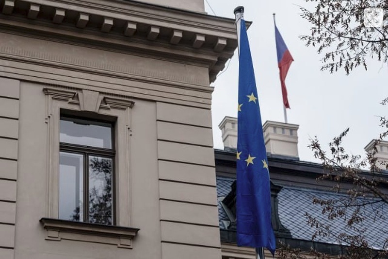    В Чехии перед зданием правительства и с других госучреждений сняли флаг Украины