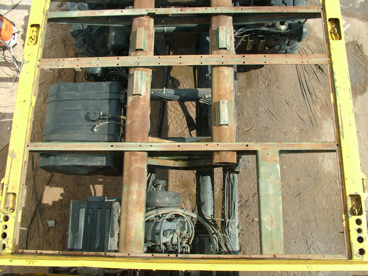 Внизу картинки вал КОМа коробки, на который в последующем поставлен кронштейн, ремни, генератор и натяжитель.